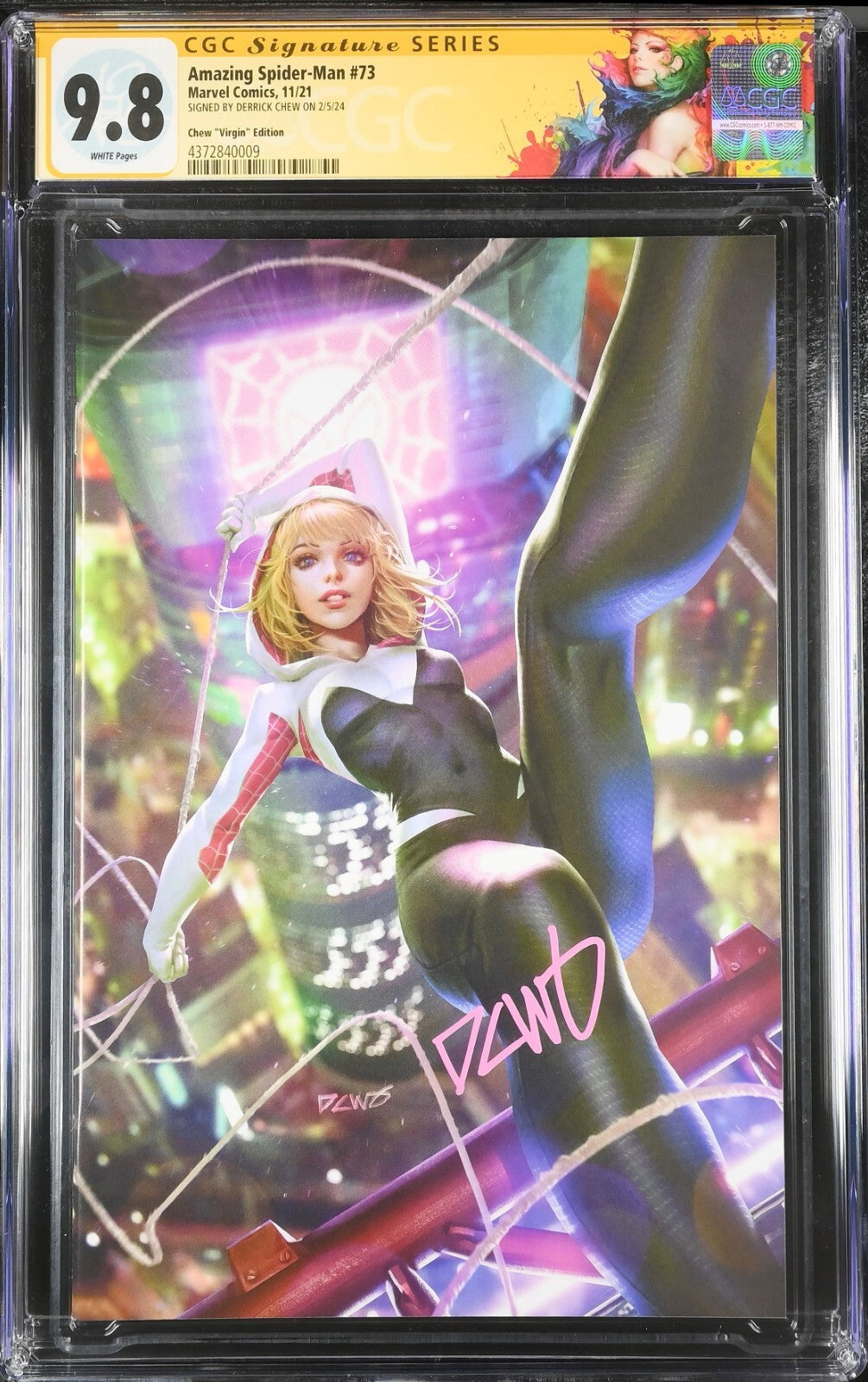 AMAZING SPIDER-MAN #73 - DERRICK CHEW VIRGIN VARIANT SIGNED CGC 9.8
